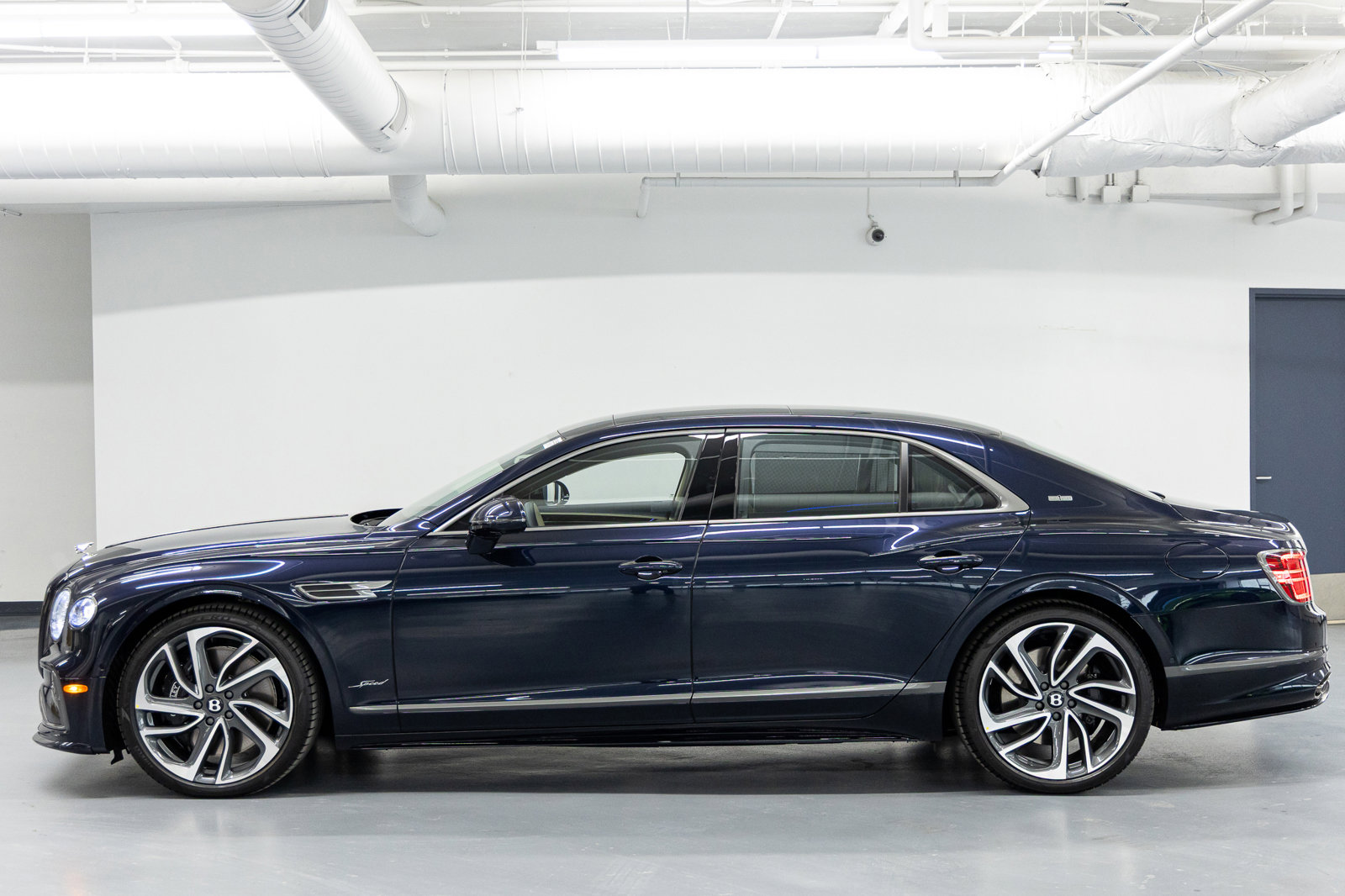 Certified 2025 Bentley Flying Spur Plug-In Hybrid AWD/4WD image 2