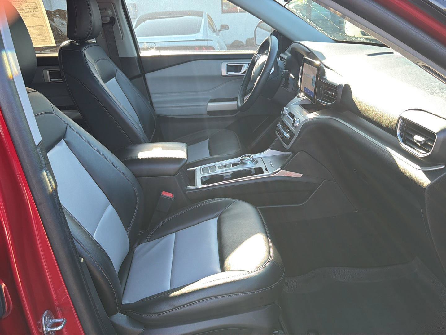 Used 2023 Ford Explorer XLT RWD image 17