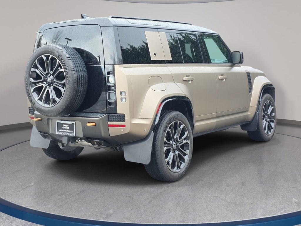 Used 2025 Land Rover Defender 110 image 5