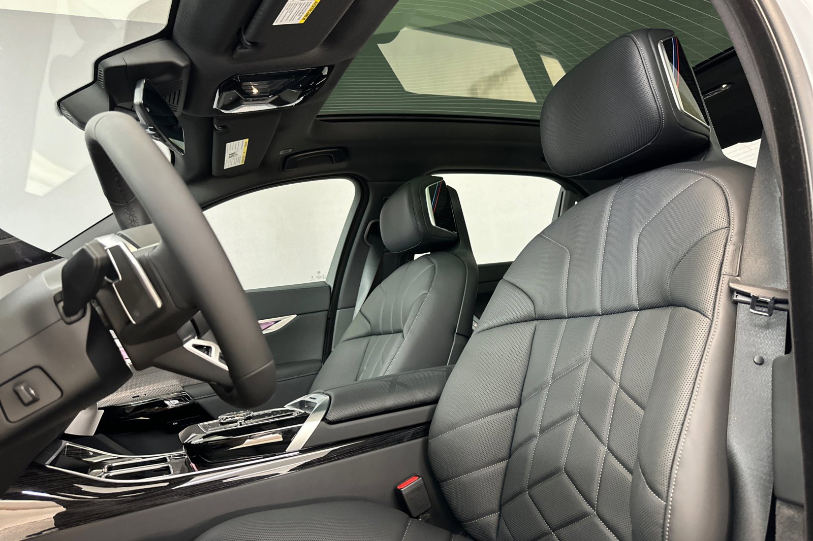 New 2026 BMW i7 eDrive50 w/ Executive Package image 14