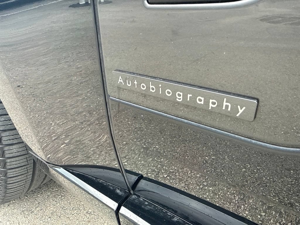 Used 2025 Land Rover Range Rover Autobiography AWD/4WD image 3