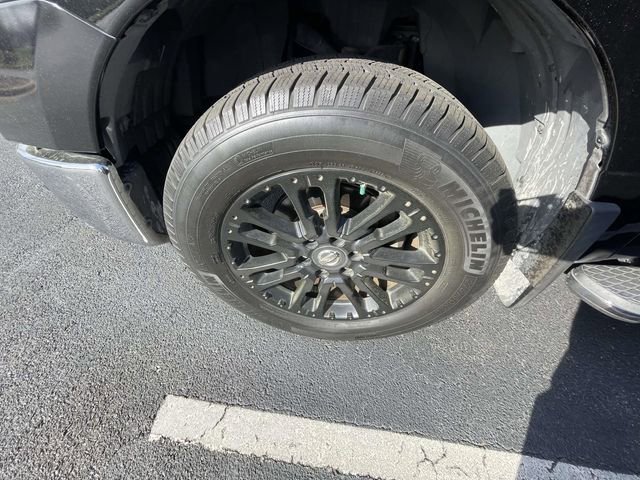 Used 2017 Nissan Titan SL image 4