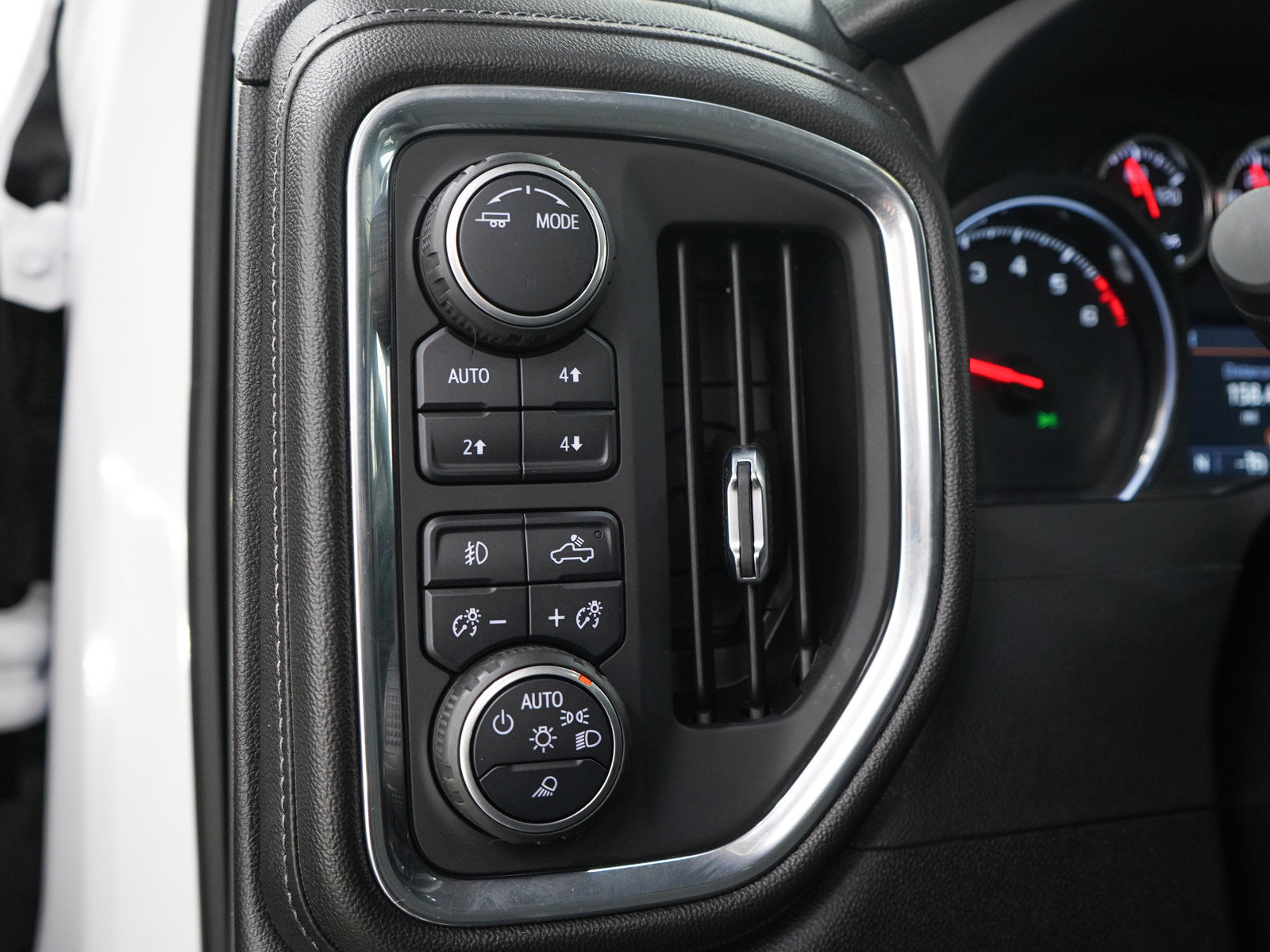 Used 2020 Chevrolet Silverado 1500 LT Trail Boss AWD/4WD image 26