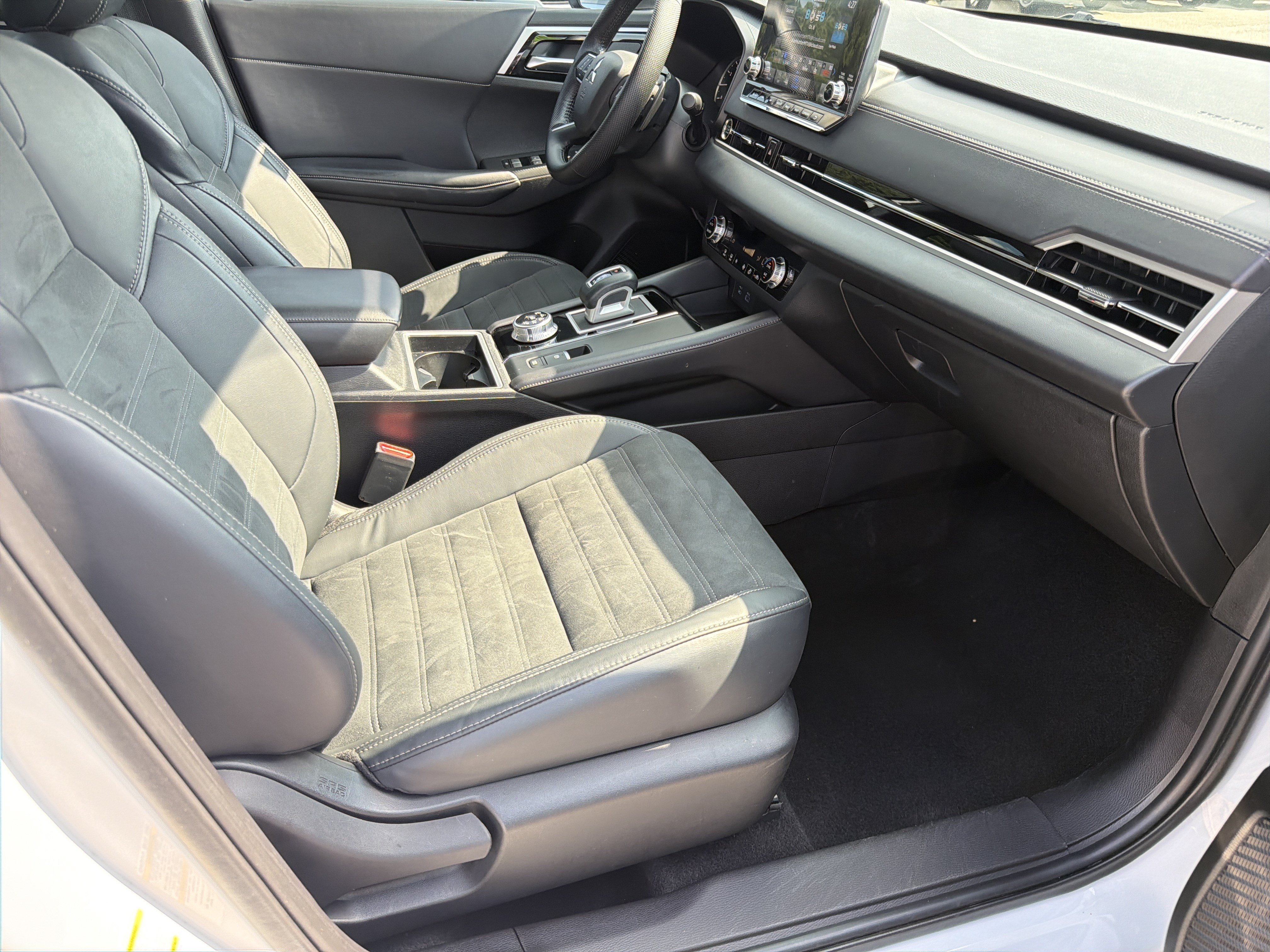 Used 2023 Mitsubishi Outlander SE FWD image 24