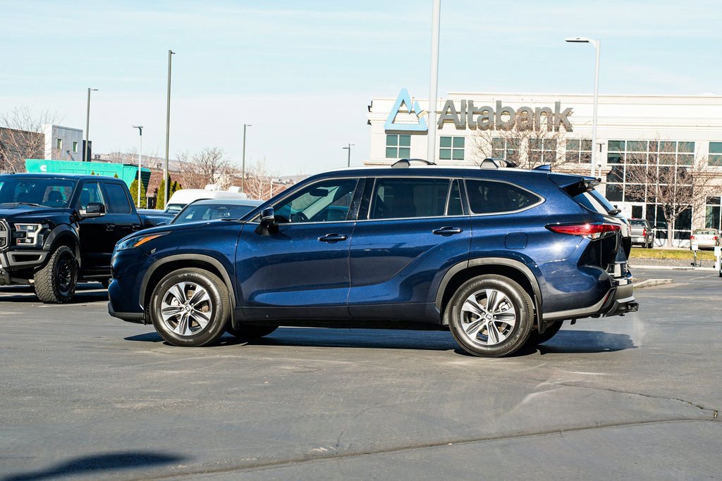 Used 2022 Toyota Highlander XLE image 7