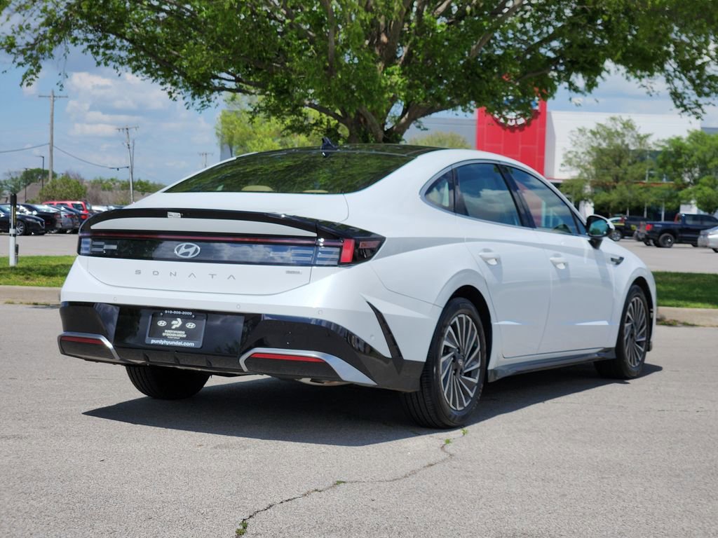 Certified 2025 Hyundai Sonata Limited FWD image 4