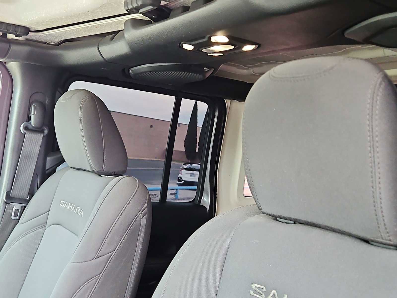 Used 2020 Jeep Wrangler Unlimited Sahara AWD/4WD image 15