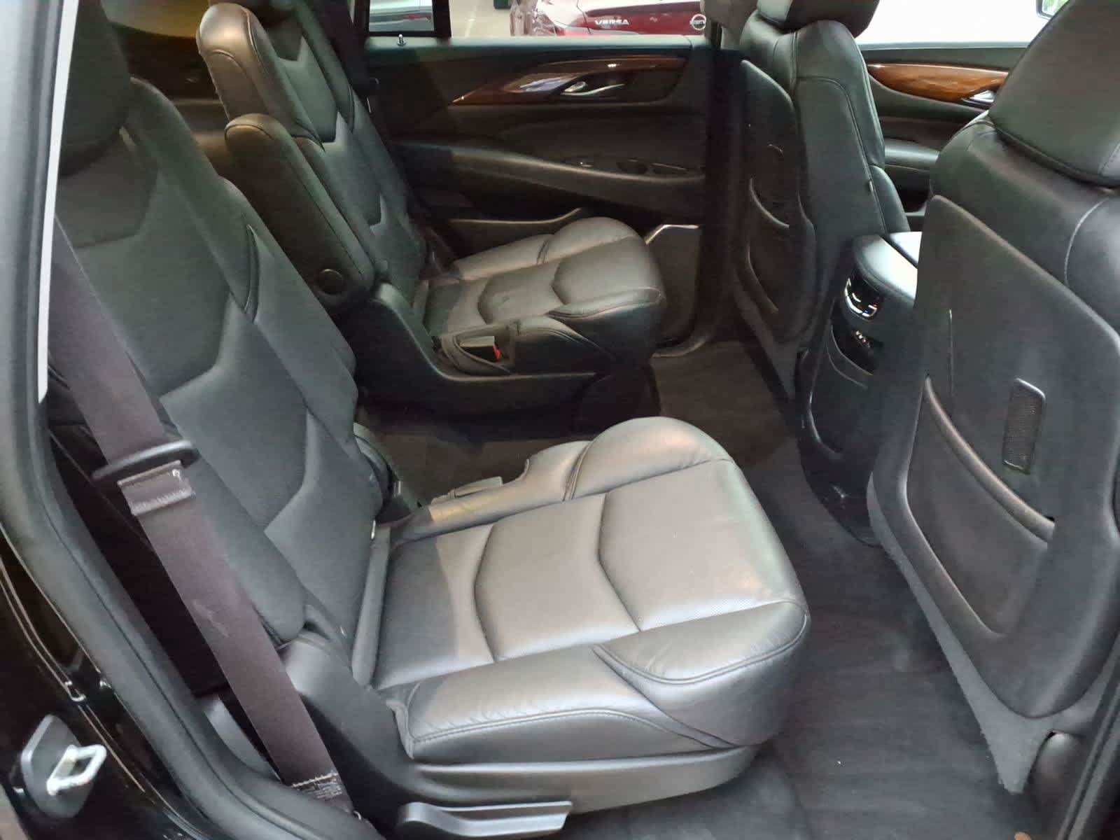 Used 2016 Cadillac Escalade Luxury AWD/4WD image 12