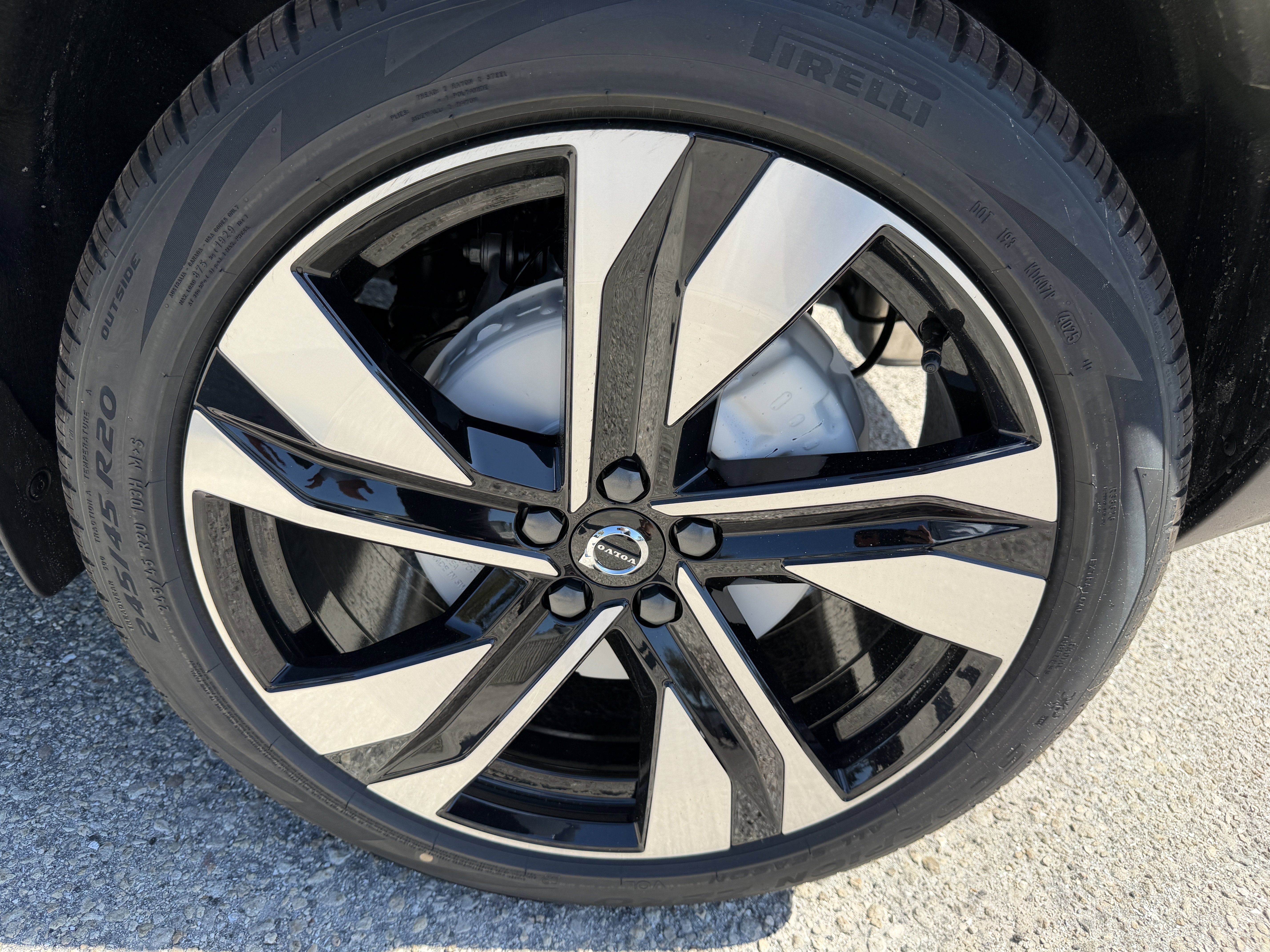 New 2026 Volvo XC40 B5 Ultra w/ Protection Package image 32