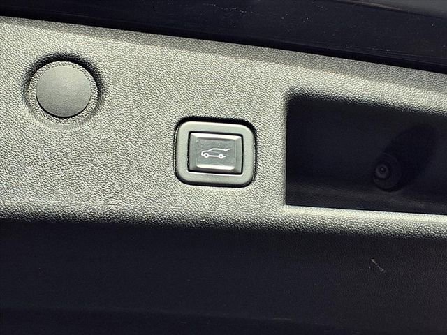 Certified 2020 Chevrolet Equinox LT w/ Driver Convenience Package image 21