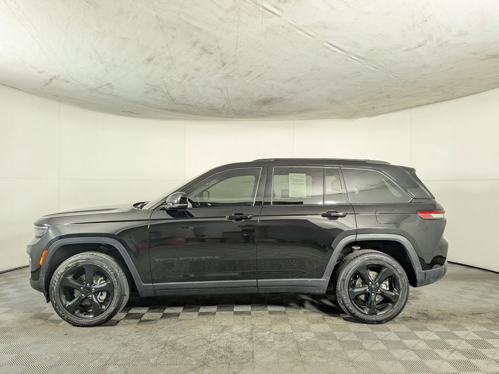 Certified 2022 Jeep Grand Cherokee Altitude image 3