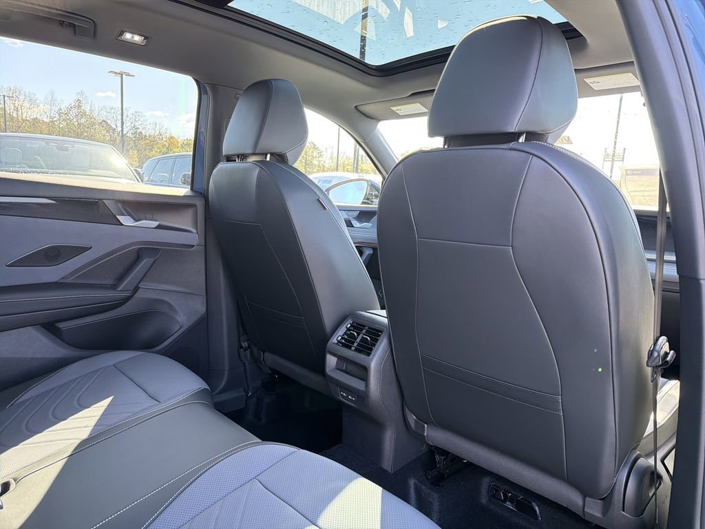 New 2026 Volkswagen Tiguan SE R-Line image 18