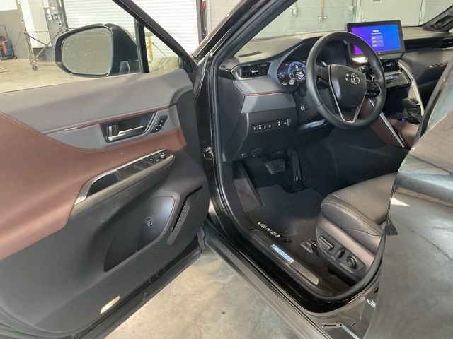 Used 2023 Toyota Venza Limited AWD/4WD image 9