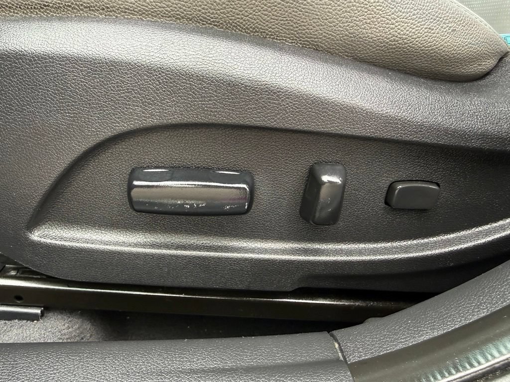 Used 2012 Hyundai Sonata Limited FWD image 23