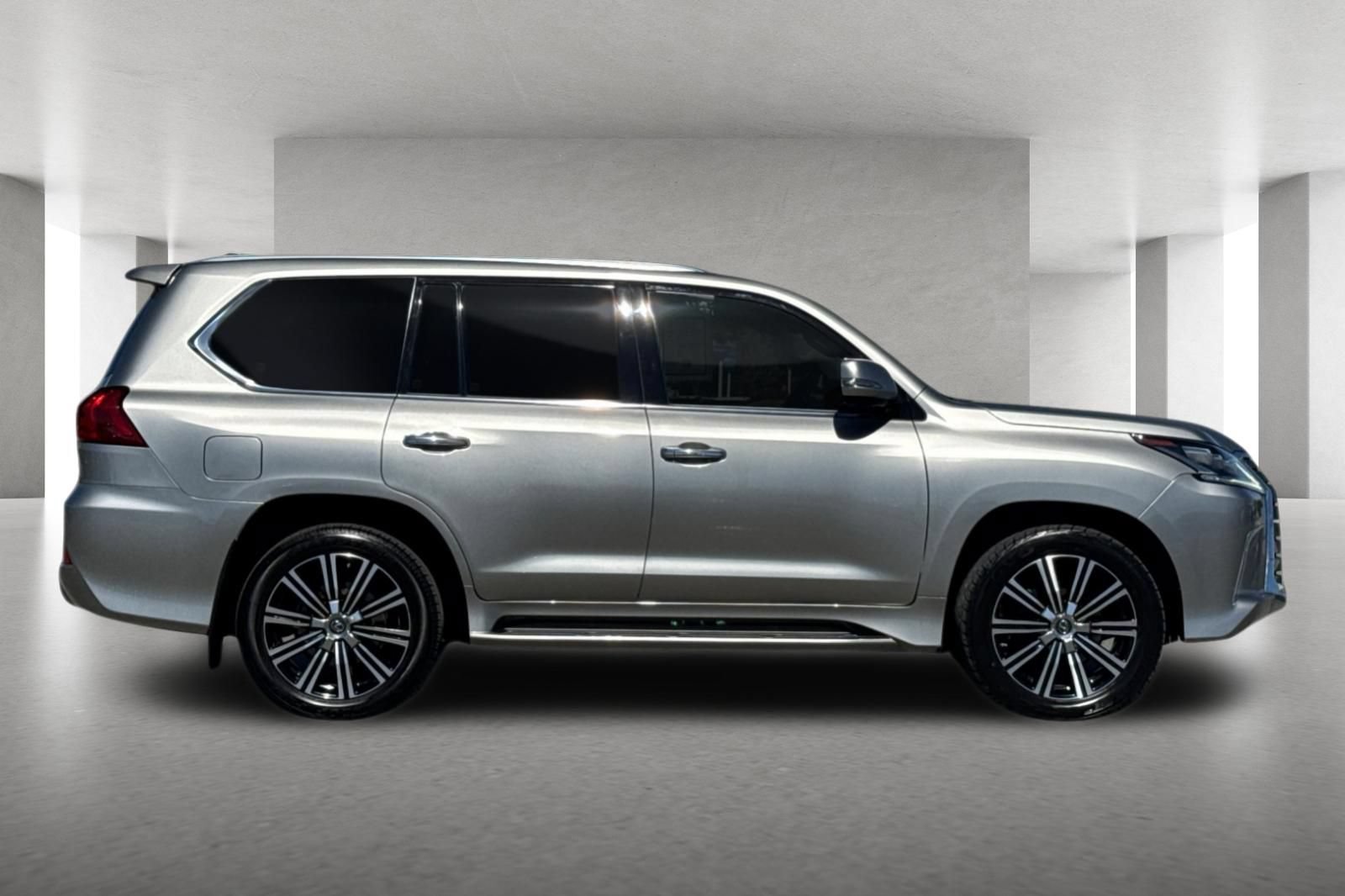 Used 2019 Lexus LX 570 4WD image 3
