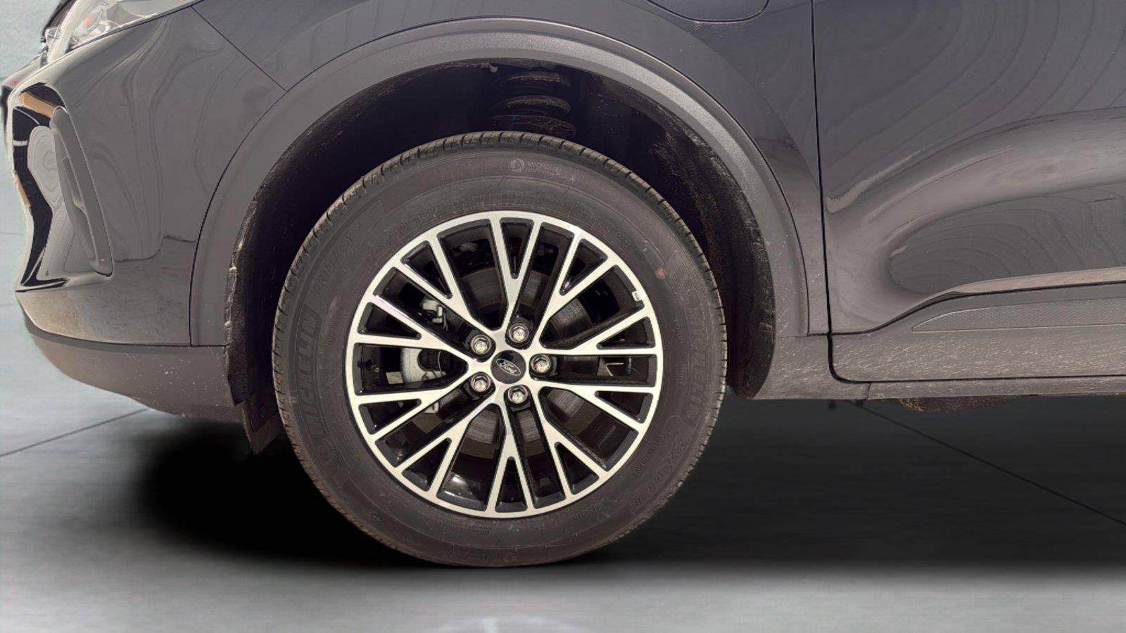 New 2025 Ford Escape SE FWD image 9