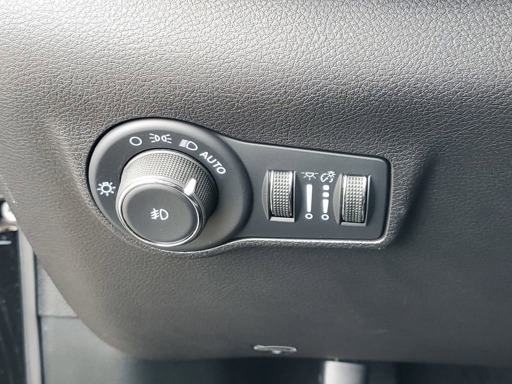 Used 2025 Jeep Compass Limited AWD/4WD image 21