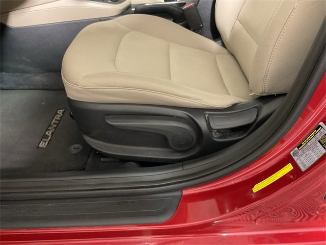 Used 2017 Hyundai Elantra SE image 14