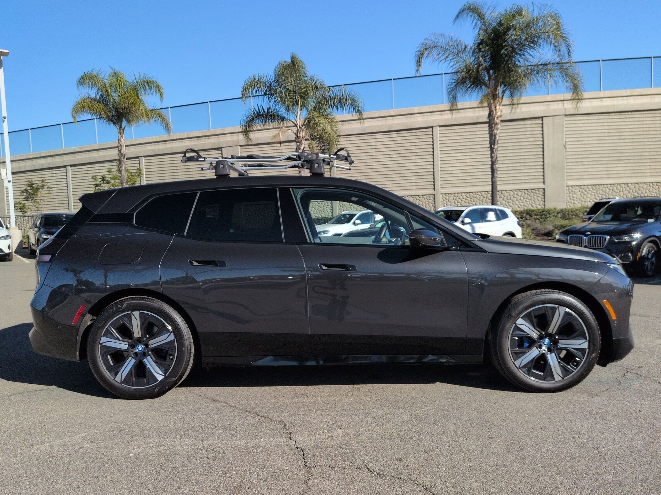 Used 2022 BMW iX xDrive50 w/ Premium Package image 11