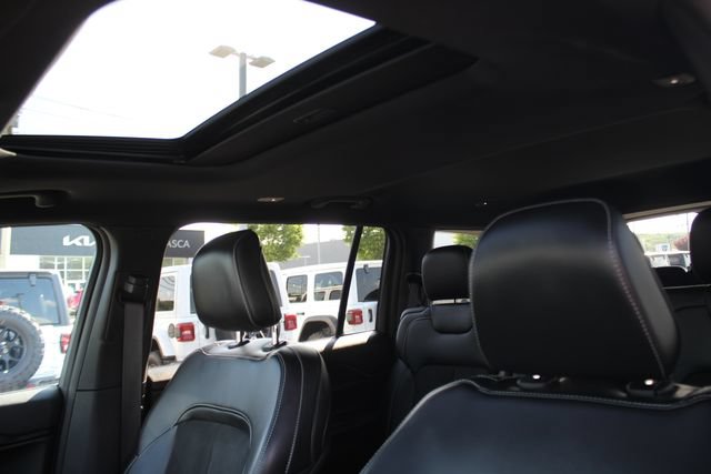 Used 2024 Jeep Grand Cherokee L Altitude AWD/4WD image 19