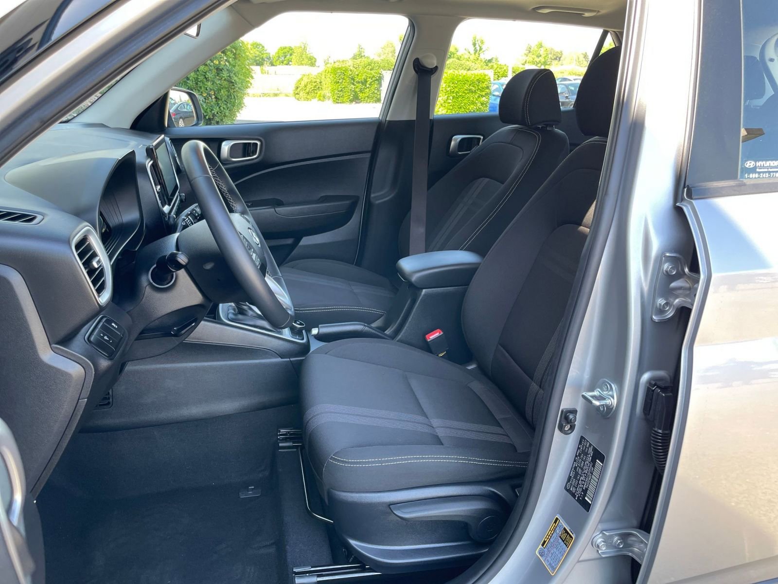 Used 2025 Hyundai Venue SEL image 27