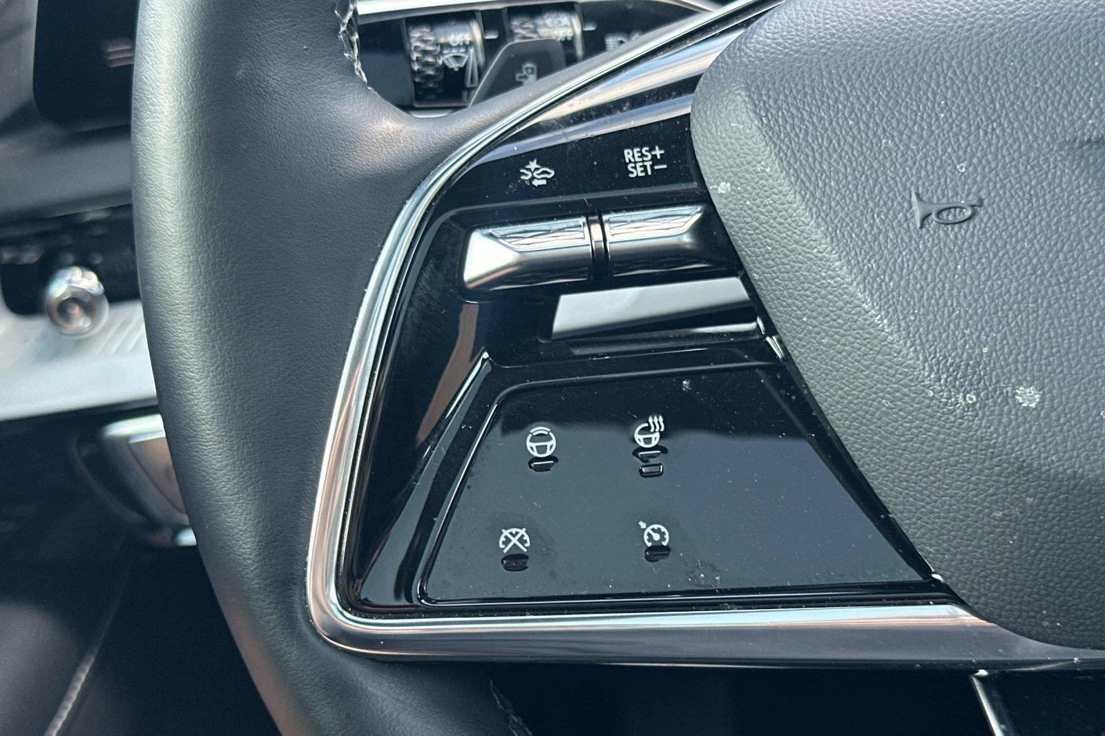 Certified 2025 Cadillac Optiq Sport 2 AWD/4WD image 34