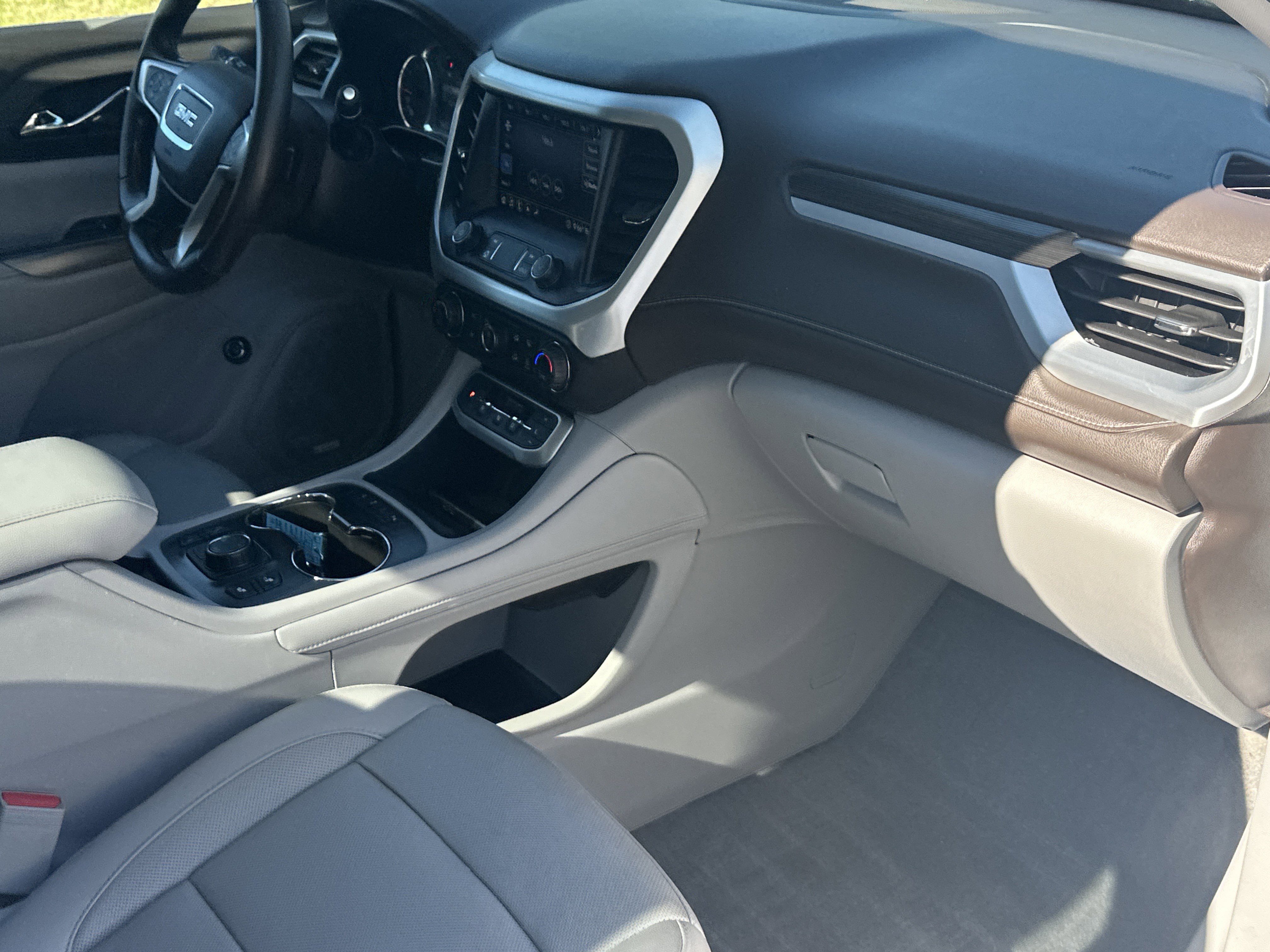 Used 2020 GMC Acadia SLT w/ LPO, Floor Liner Package AWD/4WD image 12