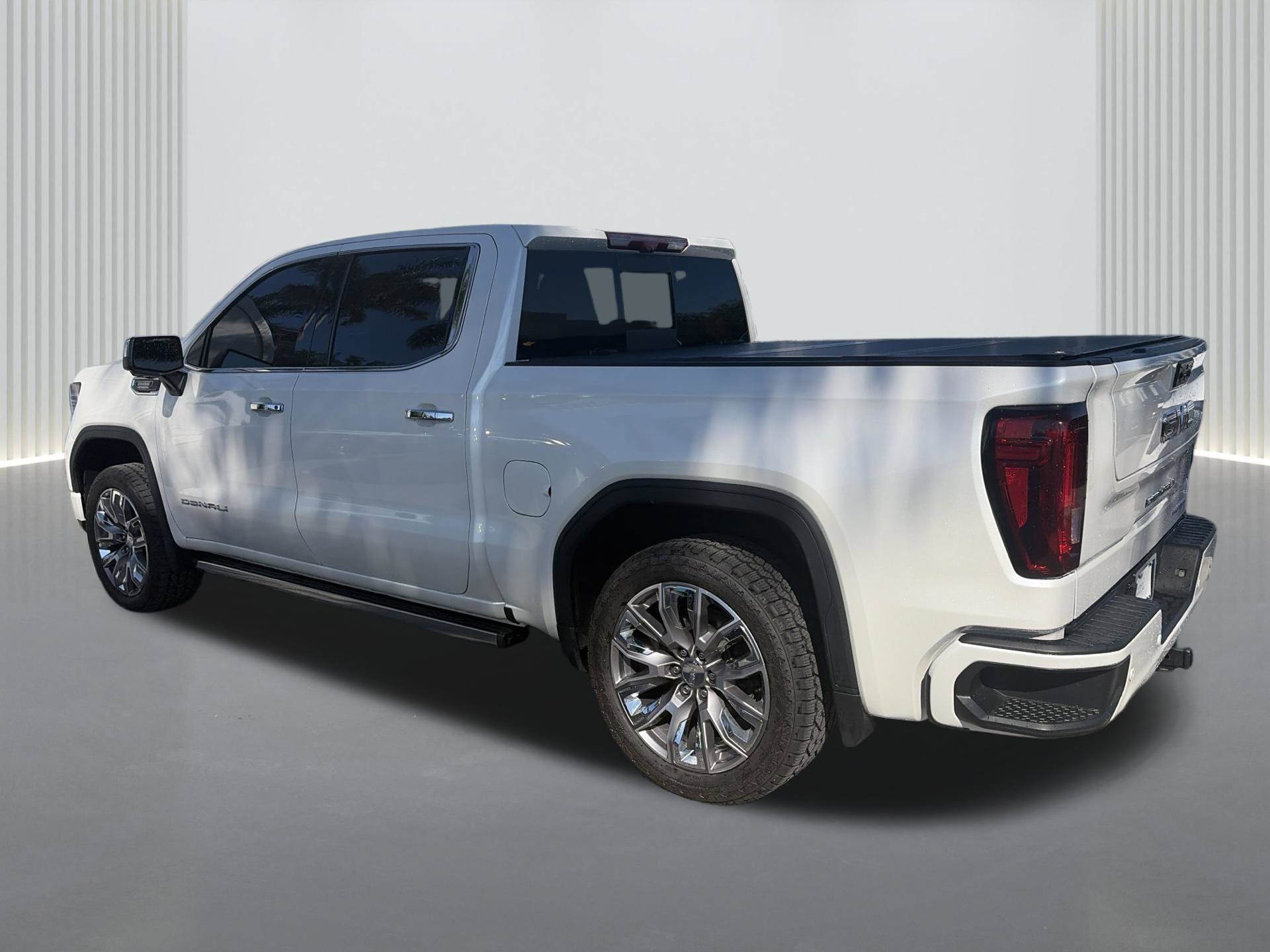 Used 2023 GMC Sierra 1500 Denali w/ Denali Reserve Package AWD/4WD image 3