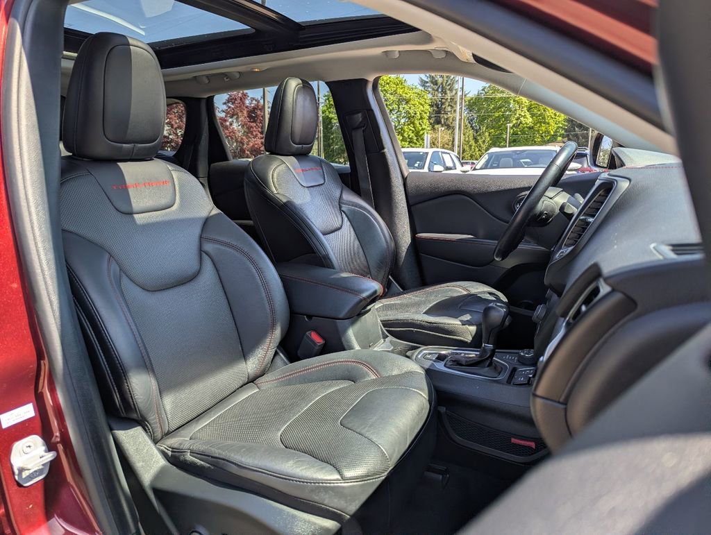 Used 2020 Jeep Cherokee Trailhawk AWD/4WD image 40