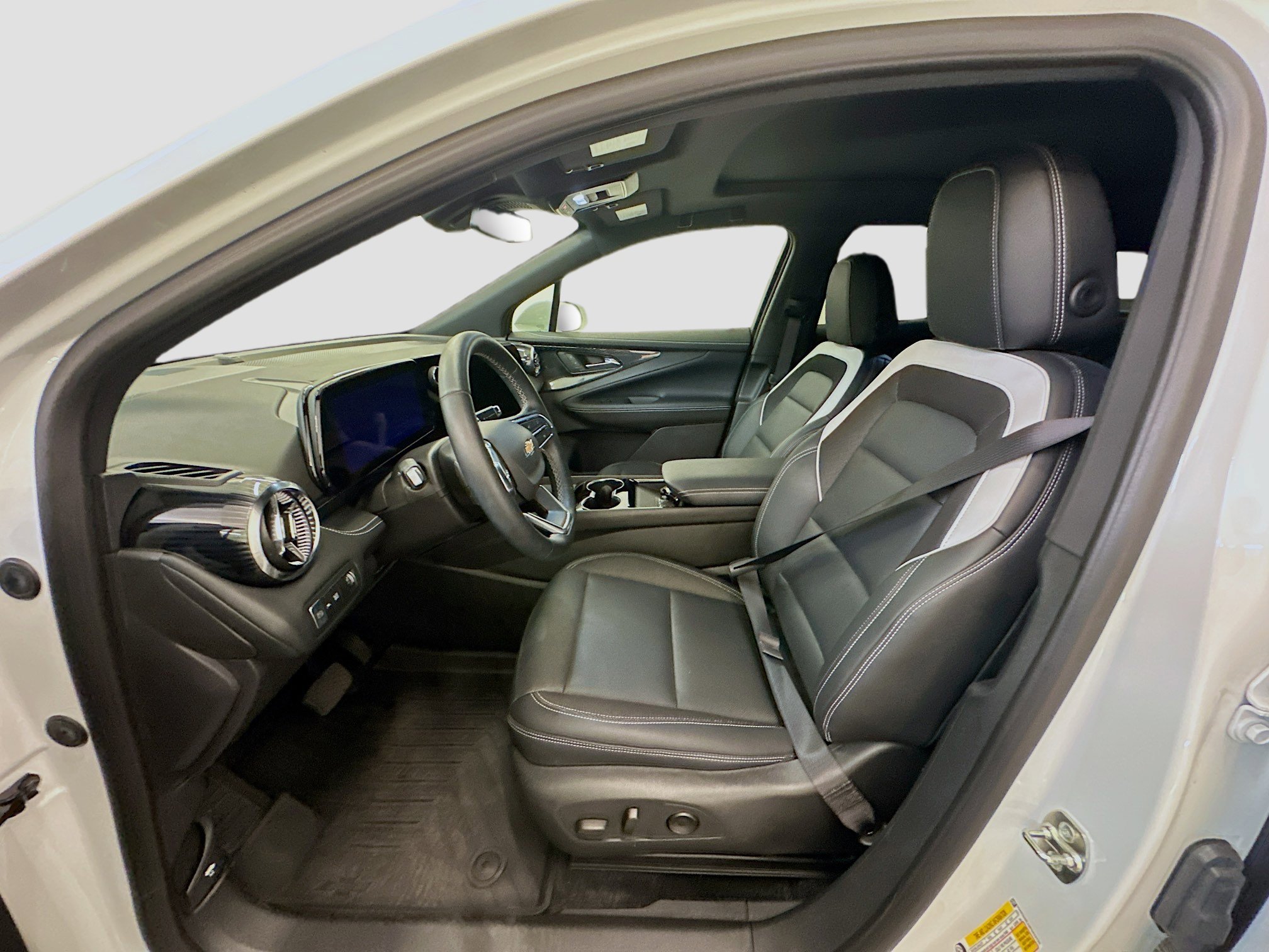 Used 2024 Chevrolet Blazer EV LT AWD/4WD image 13