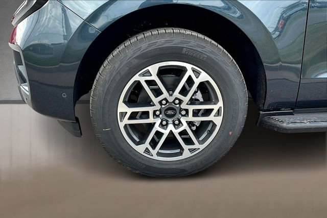 New 2025 Ford Expedition Active image 12