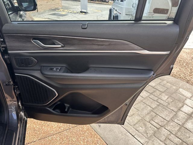 New 2025 Jeep Grand Cherokee L Limited w/ Luxury Tech Group II image 14