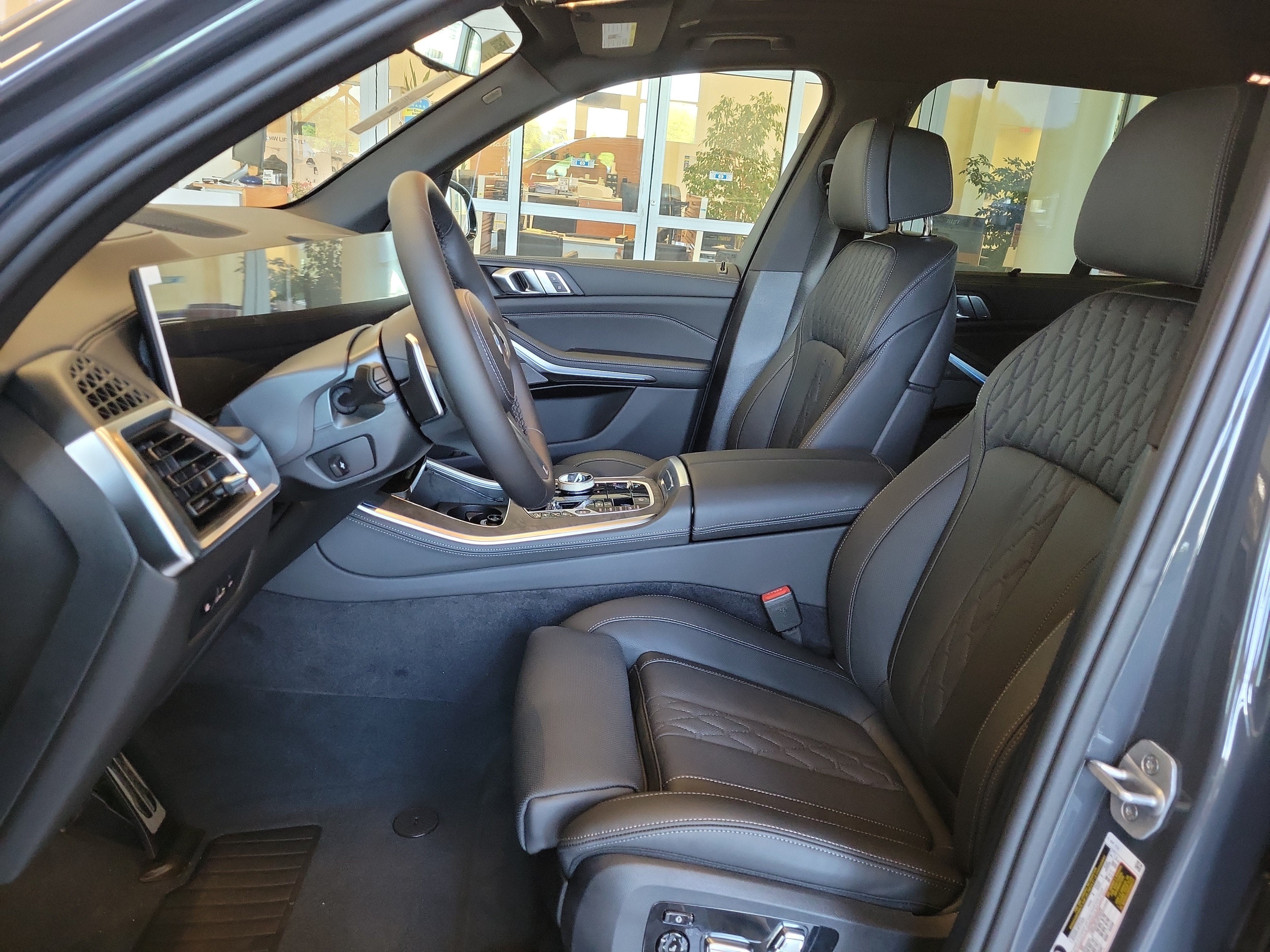 New 2026 BMW X5 xDrive50e w/ Executive Package AWD/4WD image 4