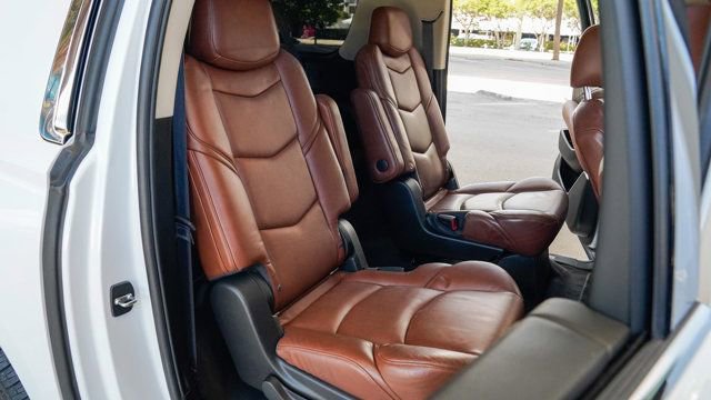 Used 2019 Cadillac Escalade ESV Premium Luxury RWD image 90