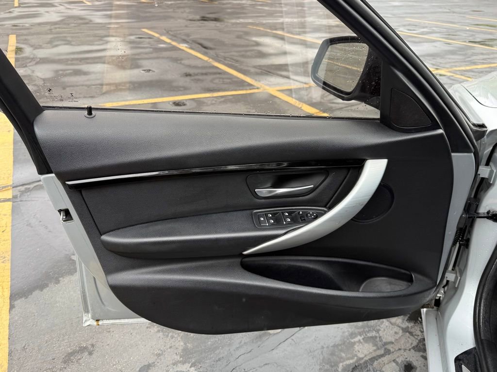 Used 2016 BMW 328i xDrive Sedan AWD/4WD image 9