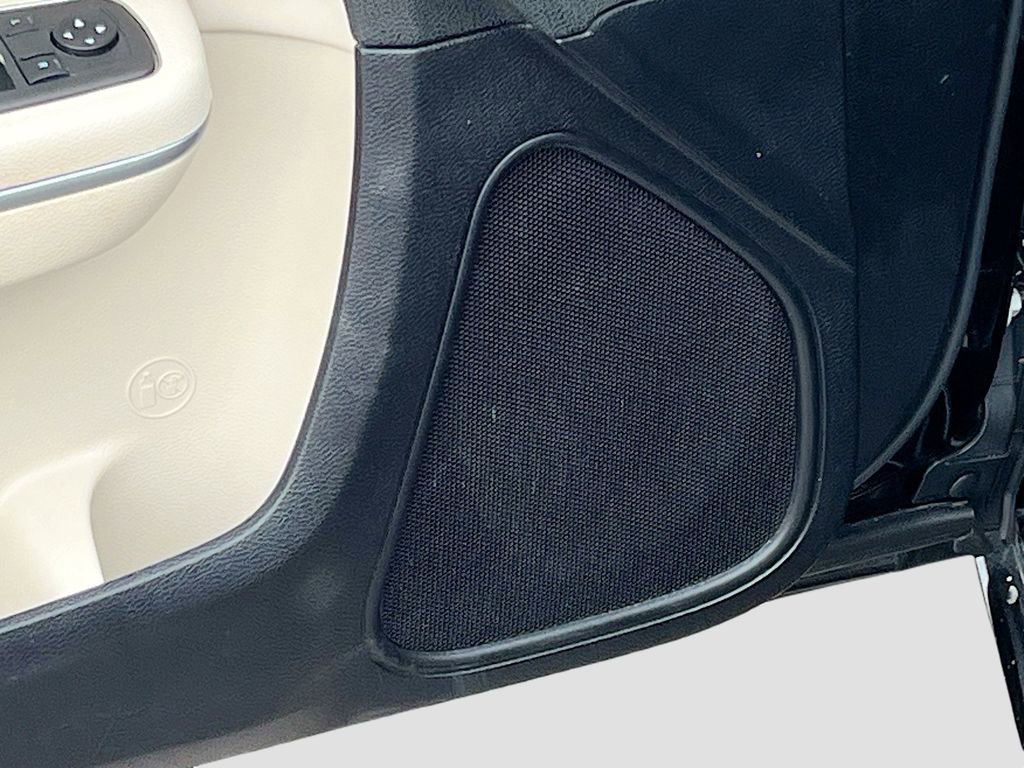 Used 2023 Chrysler 300 Touring w/ Safetytec Plus Group image 18