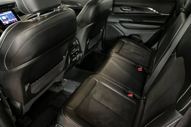 Used 2023 Jeep Grand Cherokee Altitude AWD/4WD image 14