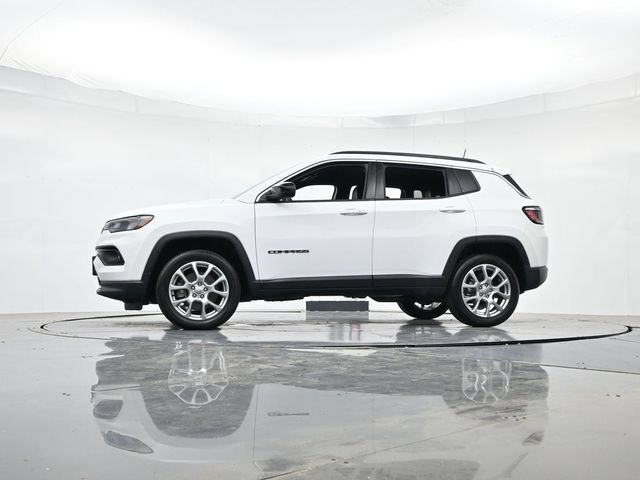 Used 2023 Jeep Compass Latitude AWD/4WD image 34