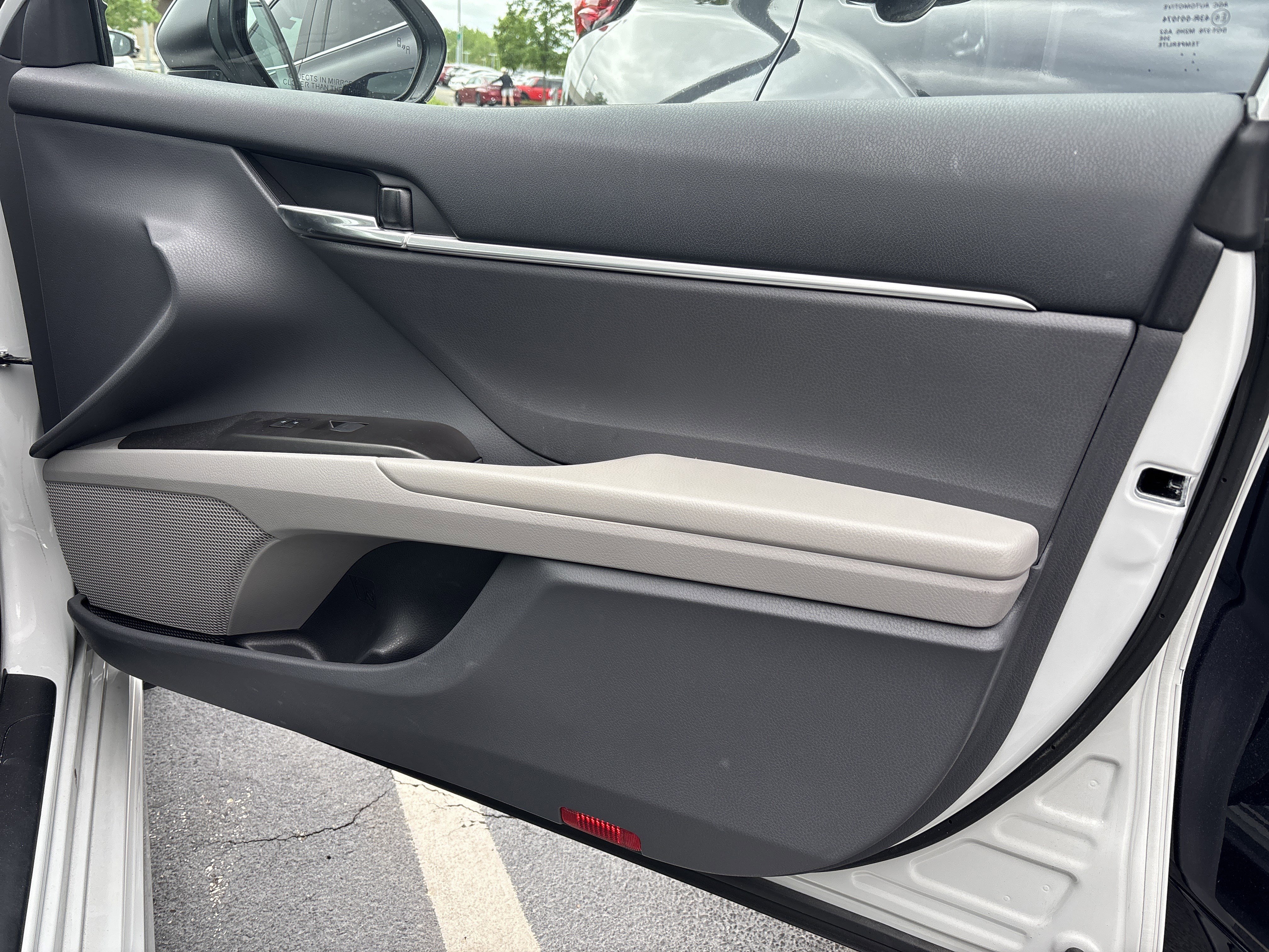 Used 2023 Toyota Camry SE w/ Convenience Package FWD image 30