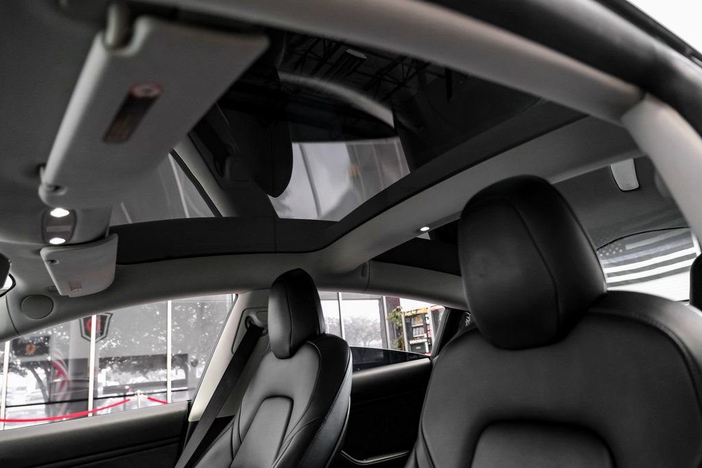 Used 2019 Tesla Model 3 Standard Range Plus image 5