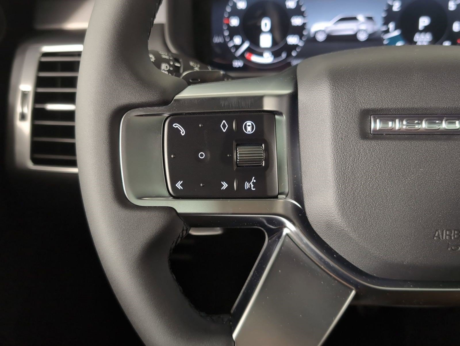 Used 2025 Land Rover Discovery Dynamic SE AWD/4WD image 15