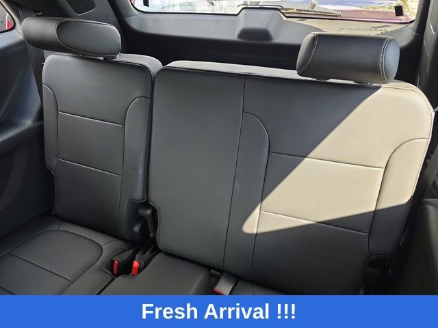 Used 2023 Chevrolet Traverse LT FWD image 19