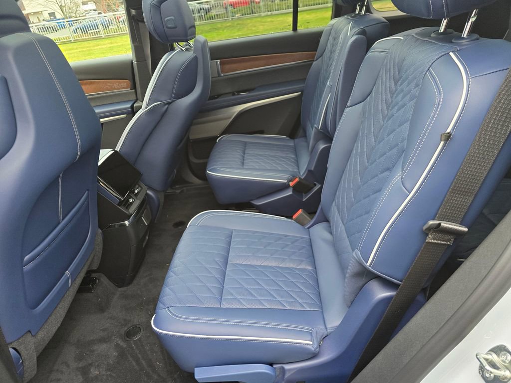 New 2026 Cadillac Vistiq Premium Luxury image 18