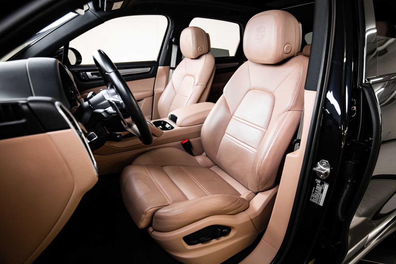 Certified 2023 Porsche Cayenne Platinum Edition AWD/4WD image 5