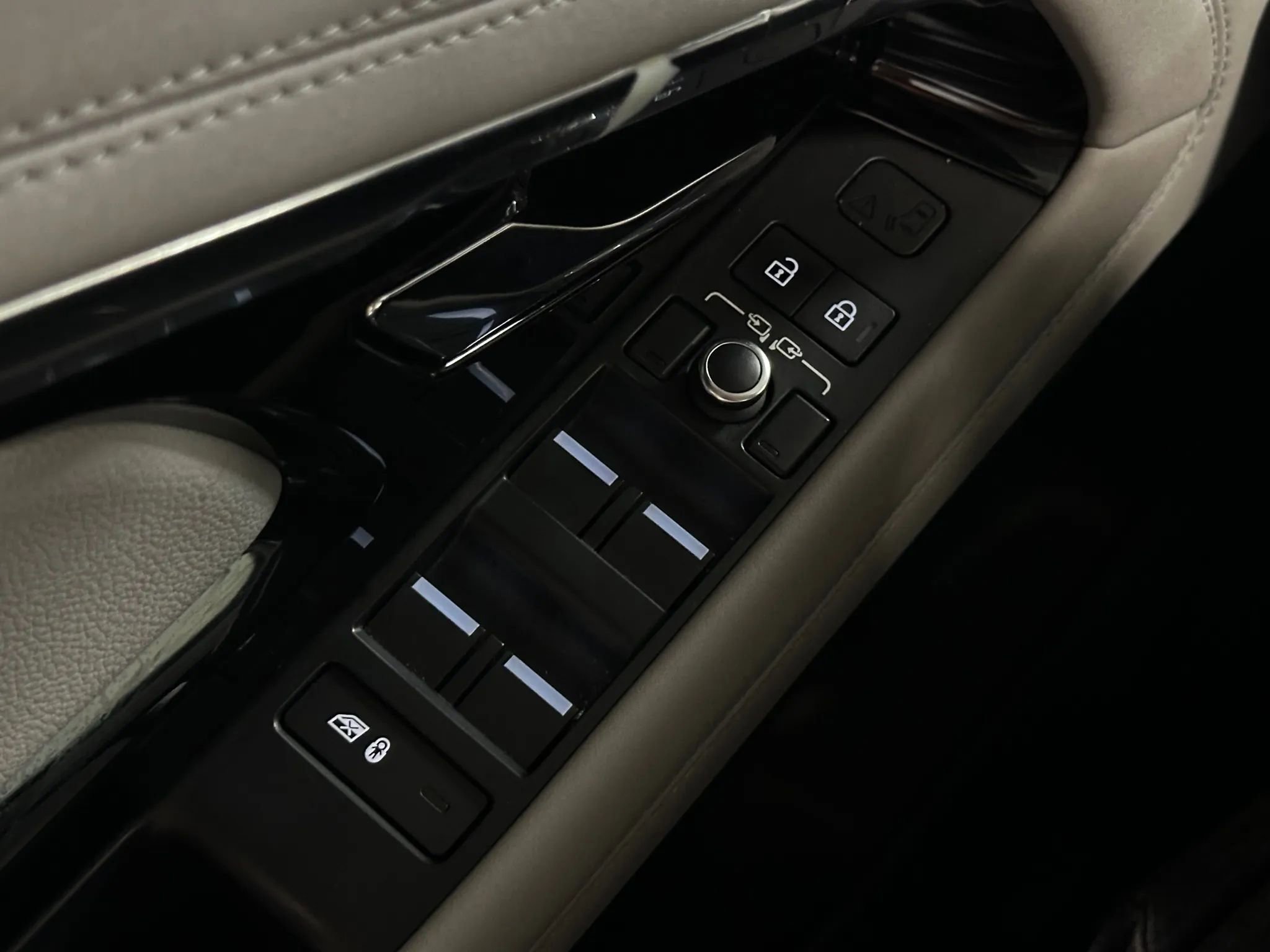 Used 2021 Land Rover Range Rover Evoque S image 33