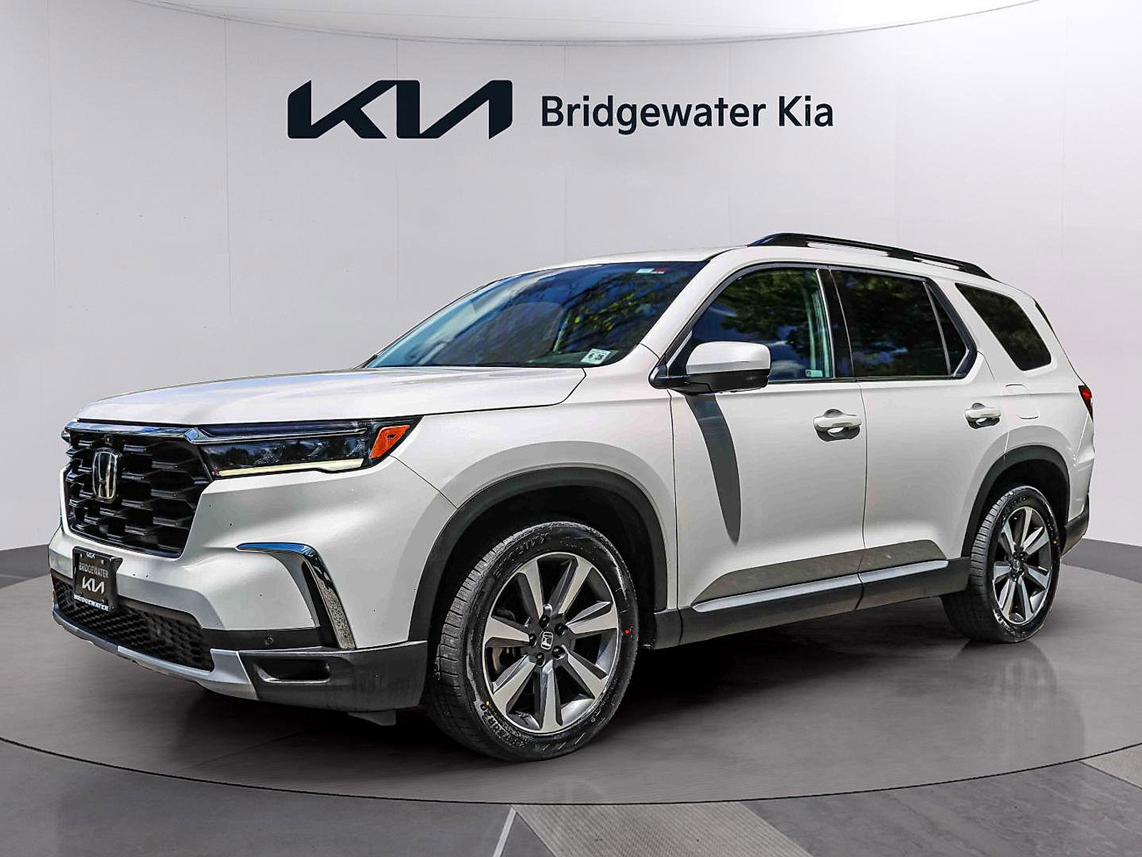 Used 2023 Honda Pilot Elite image 3
