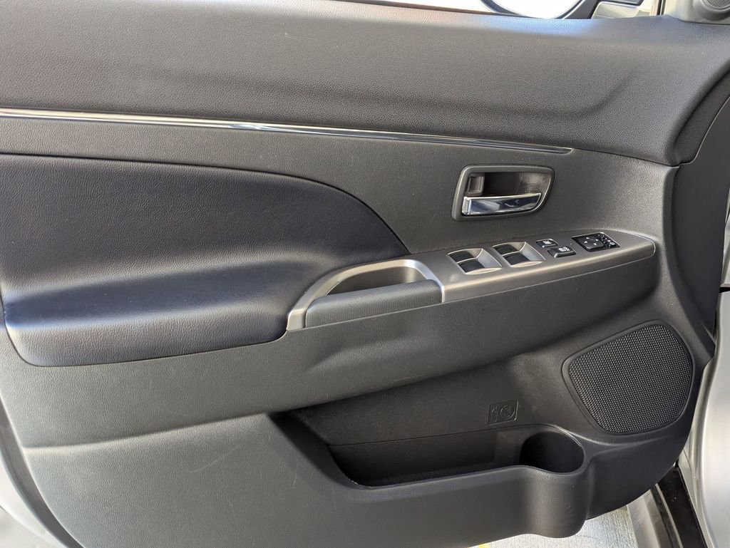 Used 2025 Mitsubishi Outlander Sport SE AWD/4WD image 11