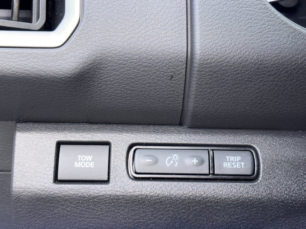 Certified 2025 Nissan Frontier SV w/ SV Convenience Package RWD image 22