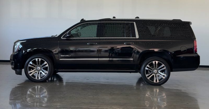 Used 2020 GMC Yukon XL Denali w/ Denali Ultimate Package RWD image 4