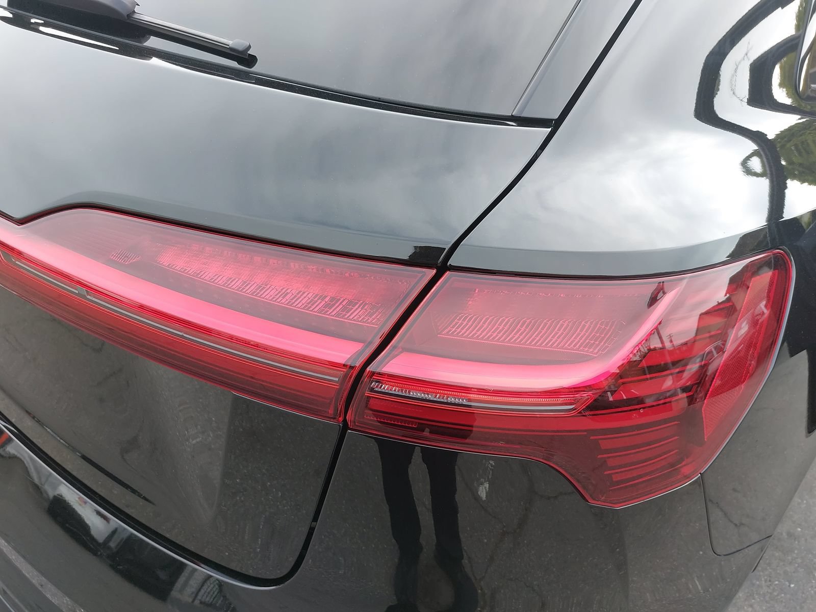 Used 2024 Audi Q8 e-tron Prestige w/ Prestige Package AWD/4WD image 39